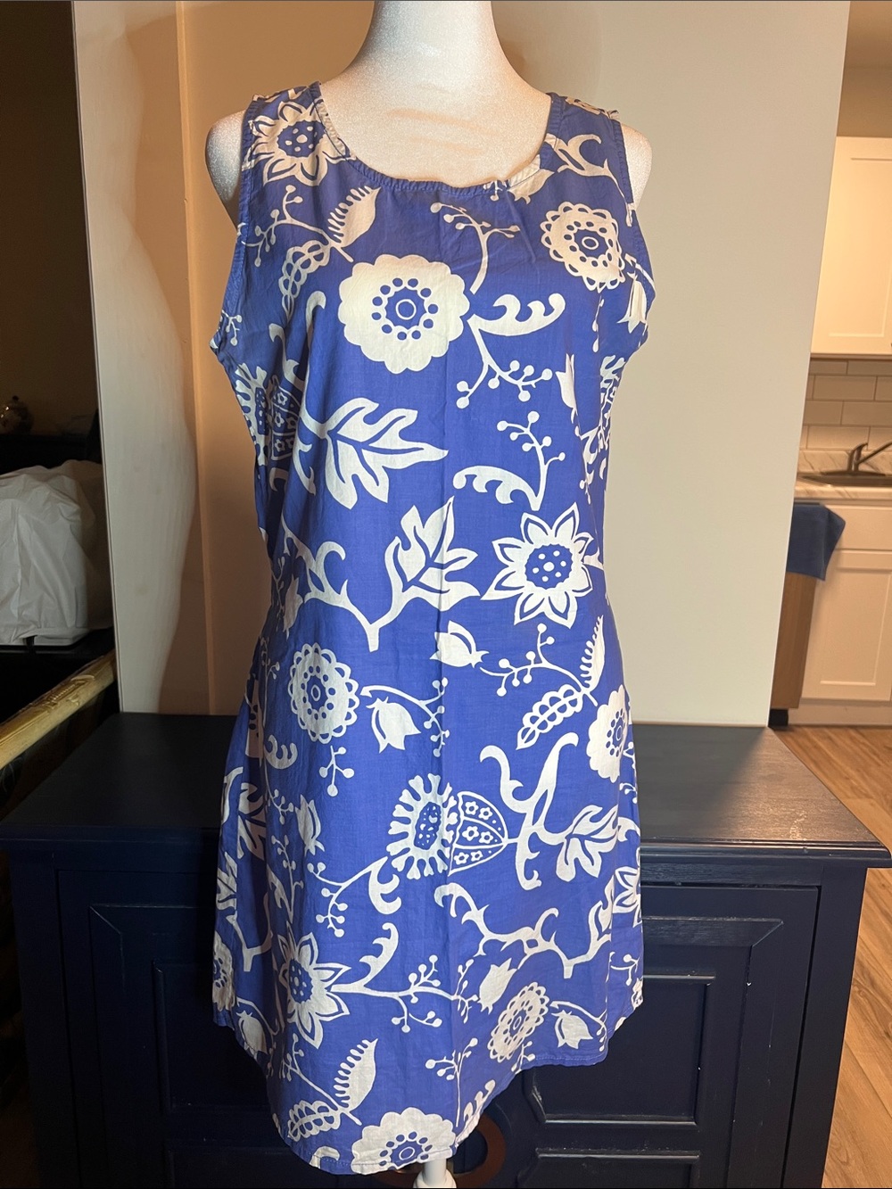 Totem By The Sea Sleeveless Blue Floral Midi Dress - White Floral Print size L